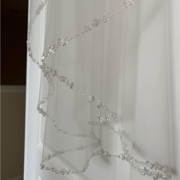Elegant White Beaded Veil